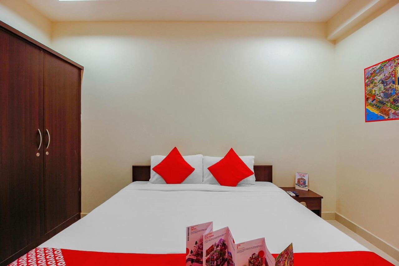 Hotel Vaccinated Staff - Oyo 13163 Jaswitha Homes