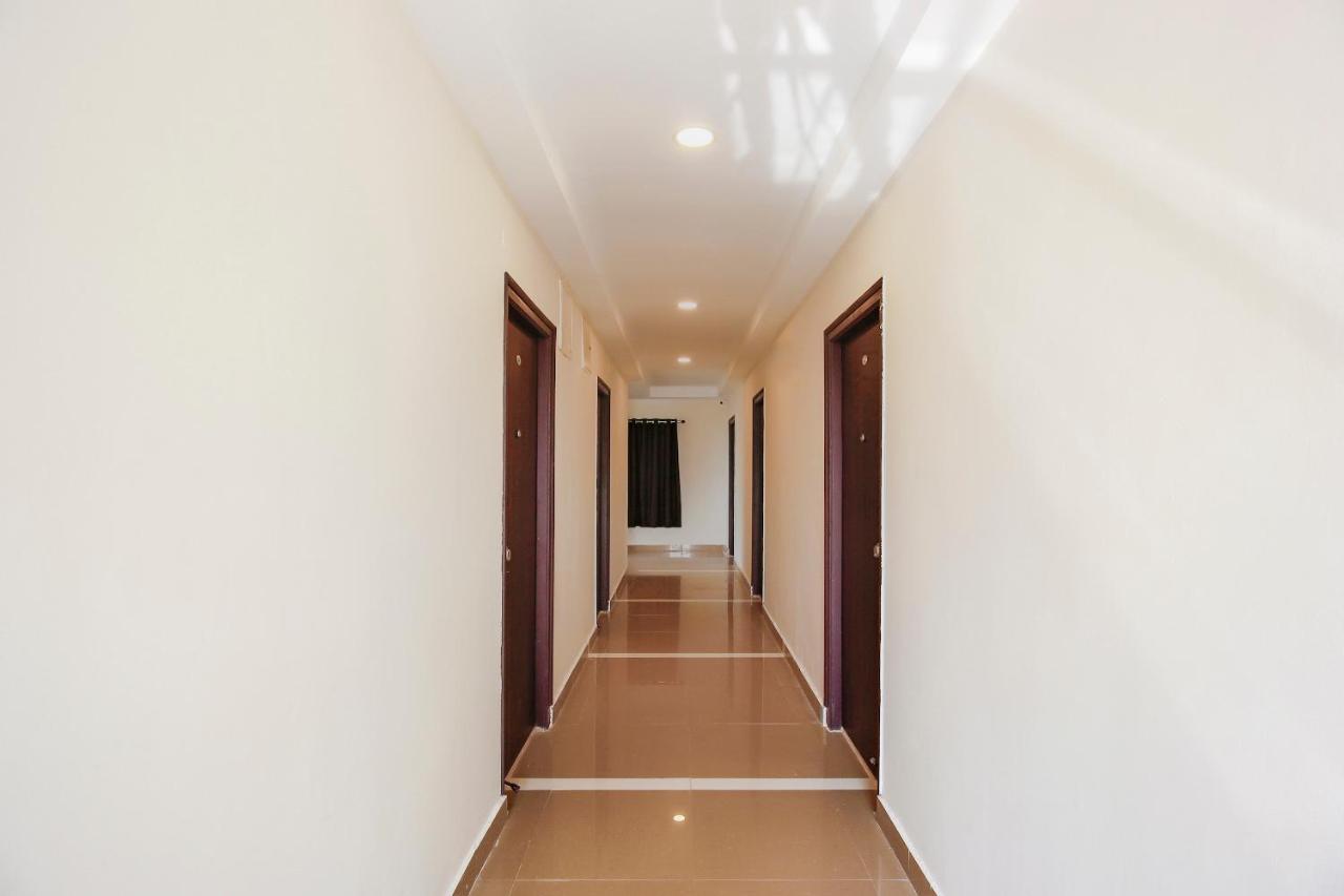 Hotel Vaccinated Staff - Oyo 13163 Jaswitha Homes 3*